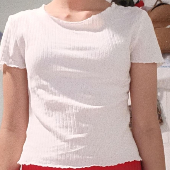 White top - Picture 2 of 2
